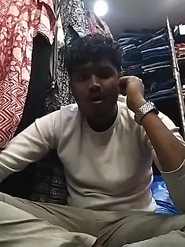 Snapshot of heartless__95 chatting on February 28, 11:11 am heartless 95 online show from February 28, 11:11 am