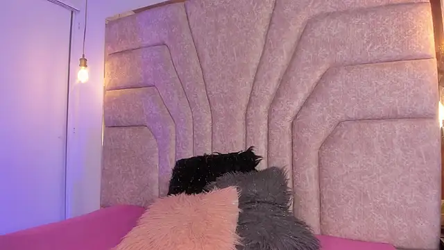 EmaJames25 online show from March 26, 6:24 pm