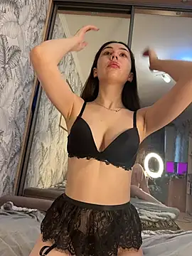 LushLuna online show from March 29, 7:41 am