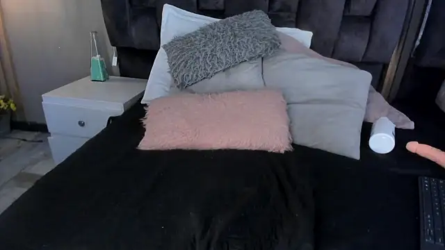 Snapshot of estefania__gomez chatting on March 5, 12:27 am estefania gomez online show from March 5, 12:27 am