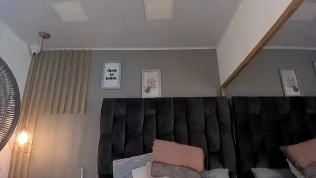 Snapshot of estefania__gomez chatting on March 12, 9:03 pm estefania gomez online show from March 12, 9:03 pm