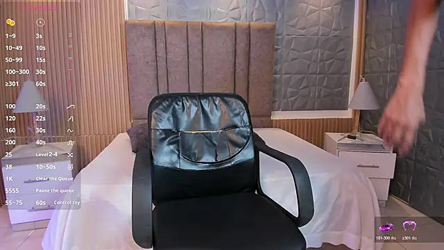 Aaron Scoot online show from April 9, 8:47 pm