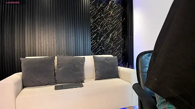 Aaron Scoot online show from April 12, 1:49 pm