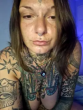 lizzardqueeen online show from October 14, 5:47 pm