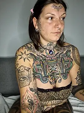 lizzardqueeen online show from November 24, 10:09 pm