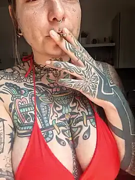 lizzardqueeen online show from January 14, 1:50 pm