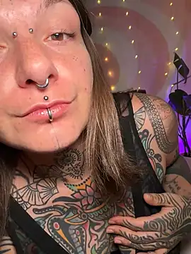 lizzardqueeen online show from March 24, 9:09 pm