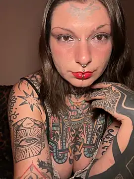 lizzardqueeen online show from April 16, 5:47 pm