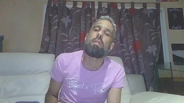 Snapshot of arrow13680 chatting on February 7, 12:47 am arrow13680 online show from February 7, 12:47 am