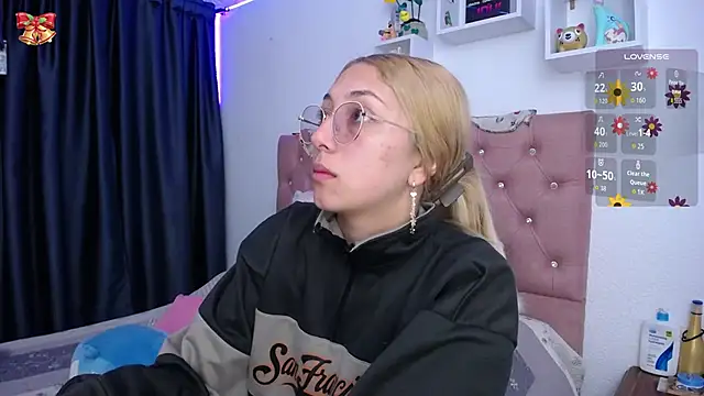 Snapshot of Soffy-brooks chatting on December 14, 3:12 am Soffy-brooks online show from December 14, 3:12 am