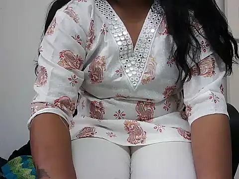 Snapshot of Yamini_01 chatting on May 30, 12:57 pm Yamini 01 online show from May 30, 12:57 pm