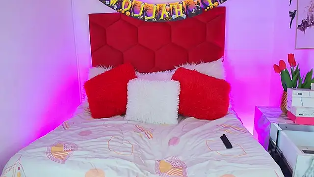 EmmaWilder online show from October 14, 2:51 pm