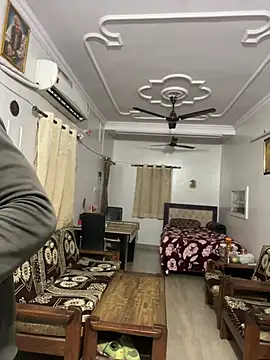 Snapshot of John_desihunk chatting on December 15, 9:45 am John desihunk online show from December 15, 9:45 am