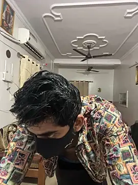 Snapshot of John_desihunk chatting on December 17, 12:43 pm John desihunk online show from December 17, 12:43 pm