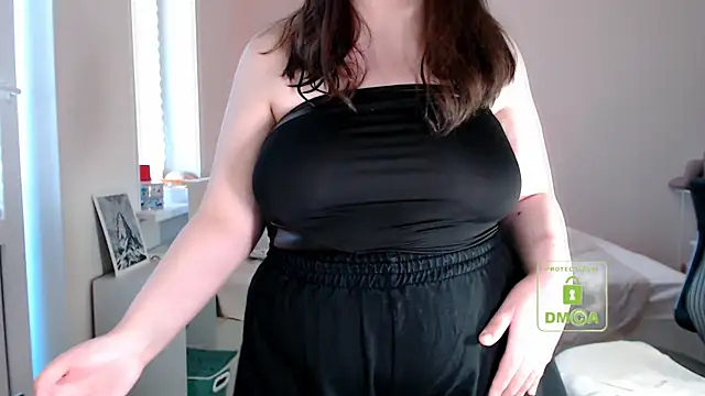 cute and hot online show from March 7, 2:47 pm