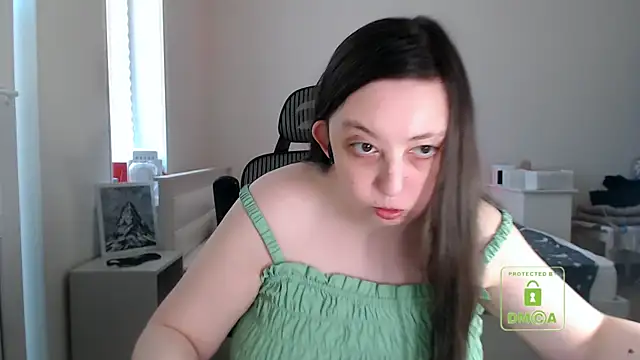 cute and hot online show from May 20, 2:45 pm