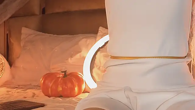 Snapshot of angelinepossy chatting on October 18, 9:15 pm angelinepossy online show from October 18, 9:15 pm