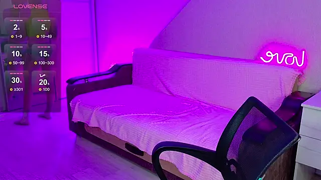 School Love online show from December 6, 1:11 pm