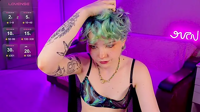 School Love online show from January 17, 4:15 pm