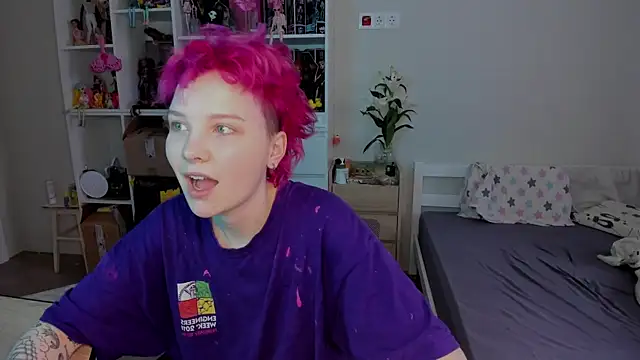 School Love online show from December 19, 7:15 am