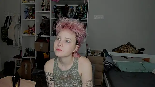 Snapshot of School_Love chatting on February 9, 7:01 am School Love online show from February 9, 7:01 am