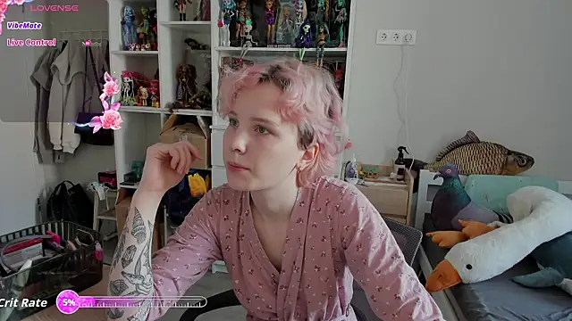 Snapshot of School_Love chatting on February 19, 7:04 am School Love online show from February 19, 7:04 am