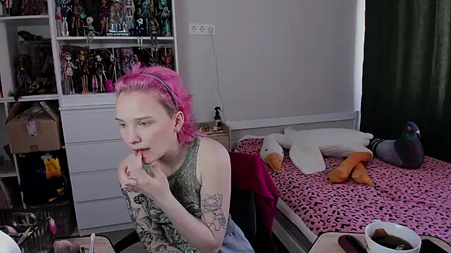 Snapshot of School_Love chatting on March 7, 7:05 am School Love online show from March 7, 7:05 am