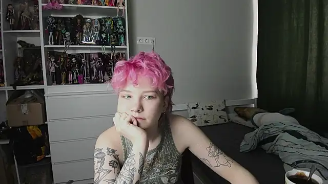 Snapshot of School_Love chatting on March 10, 7:13 am School Love online show from March 10, 7:13 am