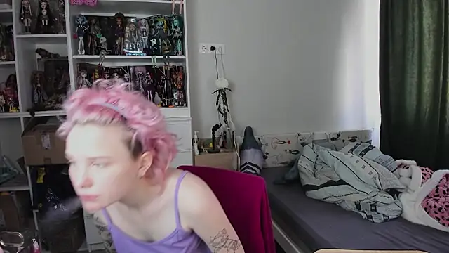 Snapshot of School_Love chatting on March 18, 7:11 am School Love online show from March 18, 7:11 am