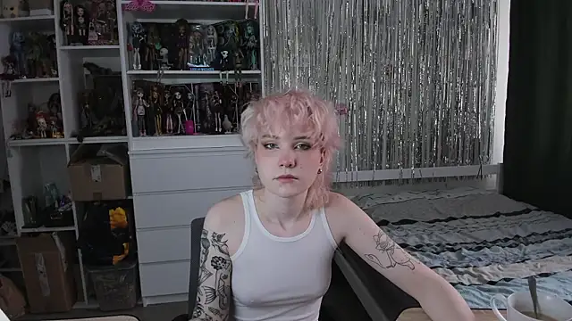 Snapshot of School_Love chatting on March 26, 7:03 am School Love online show from March 26, 7:03 am