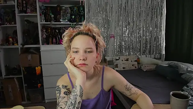 Snapshot of School_Love chatting on April 2, 7:06 am School Love online show from April 2, 7:06 am