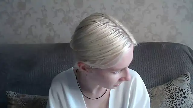 Snapshot of EnigmaSee chatting on July 2, 8:53 am EnigmaSee online show from July 2, 8:53 am
