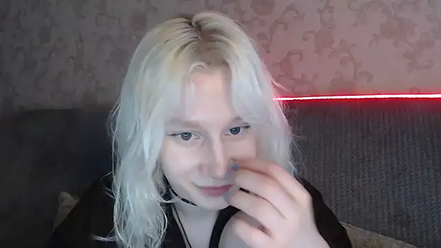 Snapshot of EnigmaSee chatting on July 7, 1:52 am EnigmaSee online show from July 7, 1:52 am