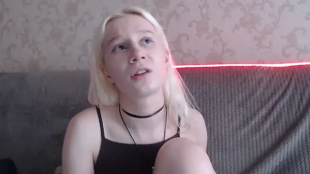 Snapshot of EnigmaSee chatting on July 7, 11:03 am EnigmaSee online show from July 7, 11:03 am