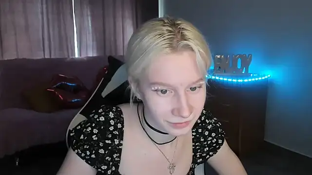 Snapshot of EnigmaSee chatting on July 13, 2:36 am EnigmaSee online show from July 13, 2:36 am