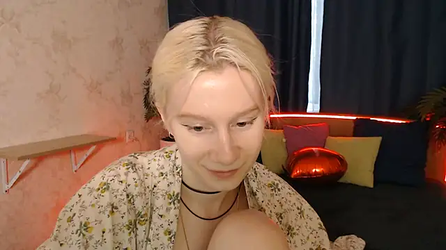 Snapshot of EnigmaSee chatting on July 15, 8:52 am EnigmaSee online show from July 15, 8:52 am