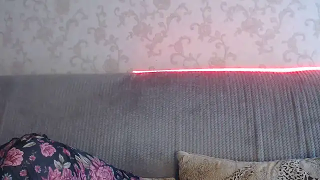 Snapshot of EnigmaSee chatting on July 19, 2:15 am EnigmaSee online show from July 19, 2:15 am