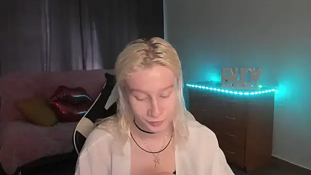 Snapshot of EnigmaSee chatting on July 22, 2:14 am EnigmaSee online show from July 22, 2:14 am