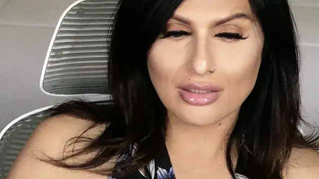 xprettysmilex online show from April 13, 6:46 pm