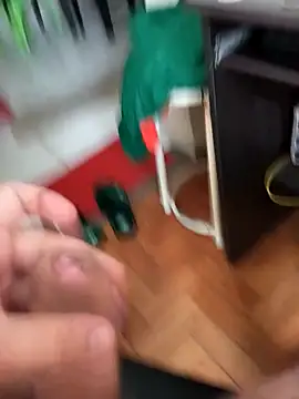 Snapshot of lobomisterioso13 chatting on January 6, 2:03 pm lobomisterioso13 online show from January 6, 2:03 pm