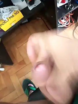 Snapshot of lobomisterioso13 chatting on January 8, 2:14 pm lobomisterioso13 online show from January 8, 2:14 pm