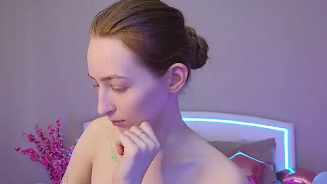 Snapshot of MichaDenver chatting on November 28, 8:06 am MichaDenver online show from November 28, 8:06 am