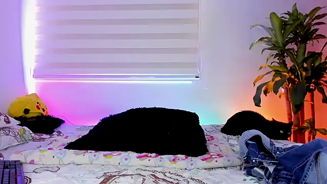 aldrinwhite online show from October 7, 5:10 pm