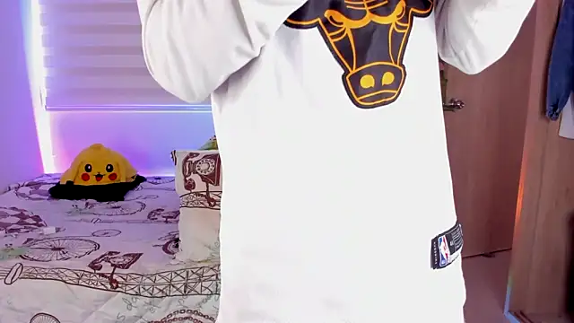 aldrinwhite online show from October 20, 5:46 pm