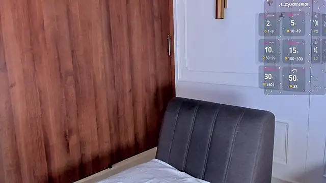 Chrishell  online show from December 1, 11:25 pm