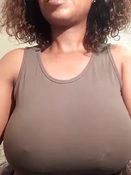 Snapshot of realsquirter chatting on June 22, 8:44 am realsquirter online show from June 22, 8:44 am