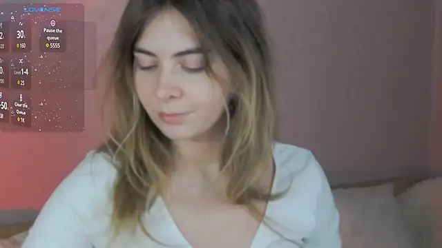 Snapshot of chloi_hes chatting on December 6, 3:11 pm chloi hes online show from December 6, 3:11 pm