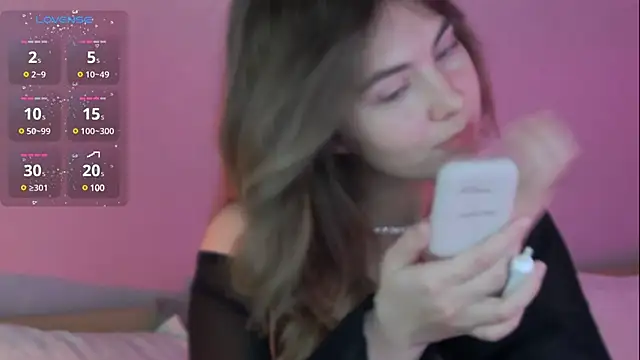 Snapshot of chloi_hes chatting on December 21, 12:49 pm chloi hes online show from December 21, 12:49 pm