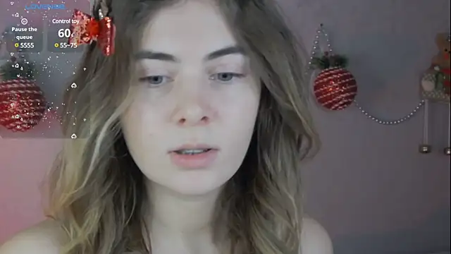 Snapshot of chloi_hes chatting on December 26, 1:32 pm chloi hes online show from December 26, 1:32 pm