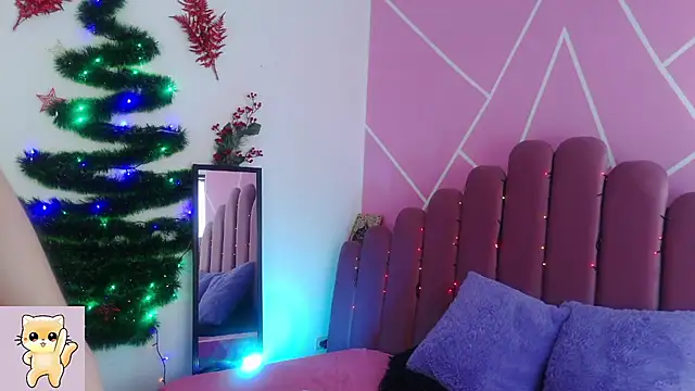 Zoe Benson online show from December 12, 7:04 pm